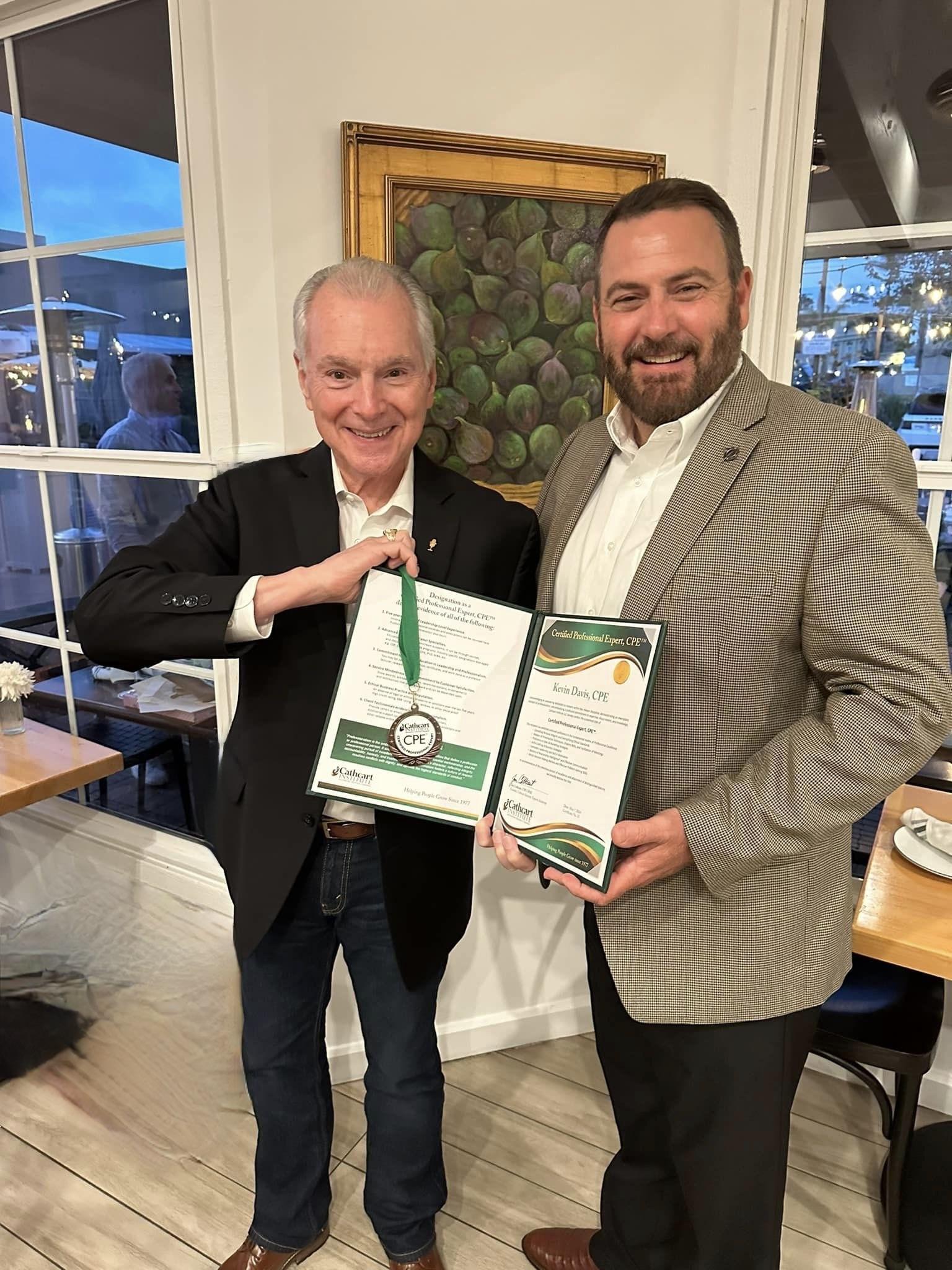 Jim Cathcart presenting CPE medallion to a newly certified Professional Expert