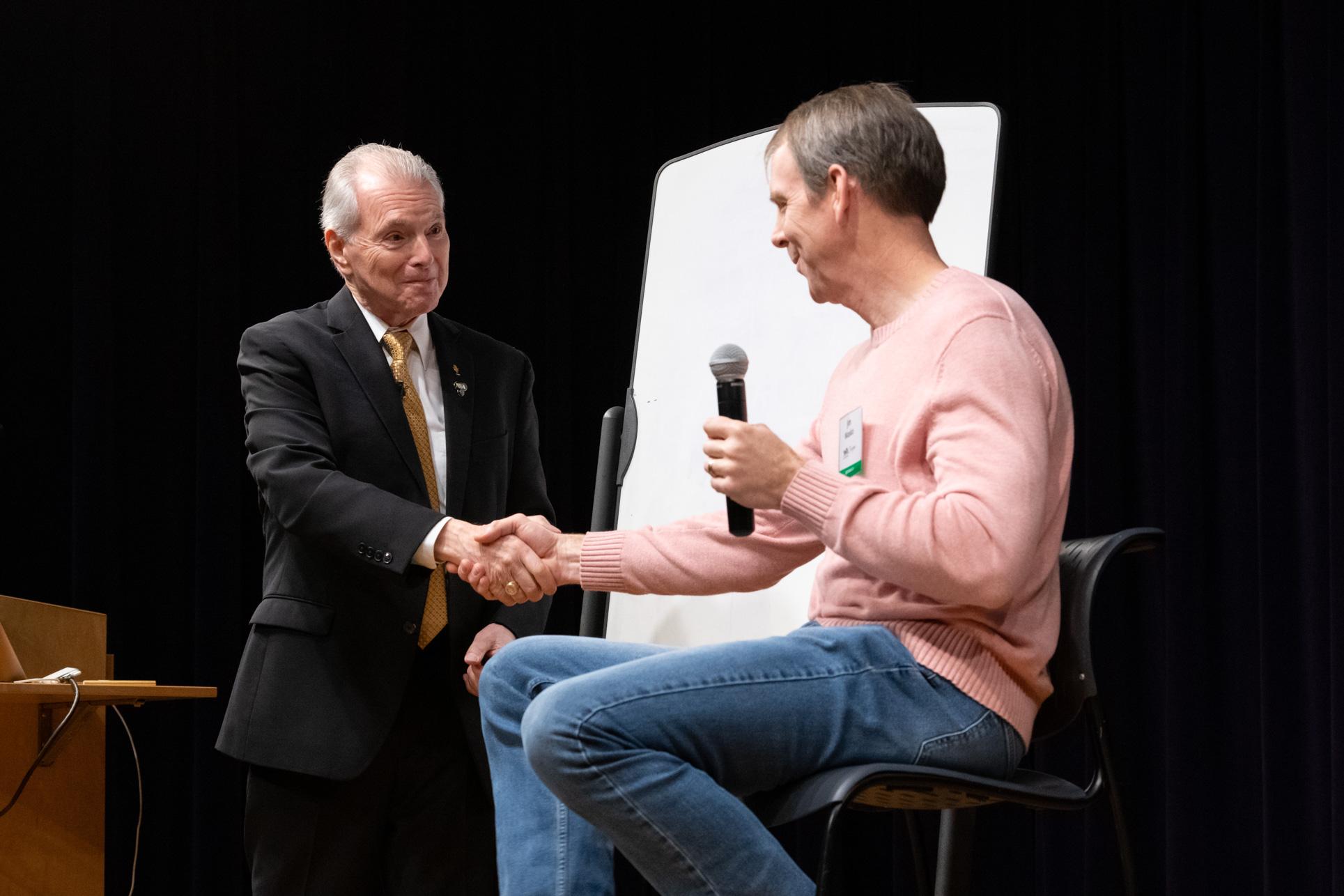 Jim Cathcart shaking hands with a mentee at the Professional Experts Summit