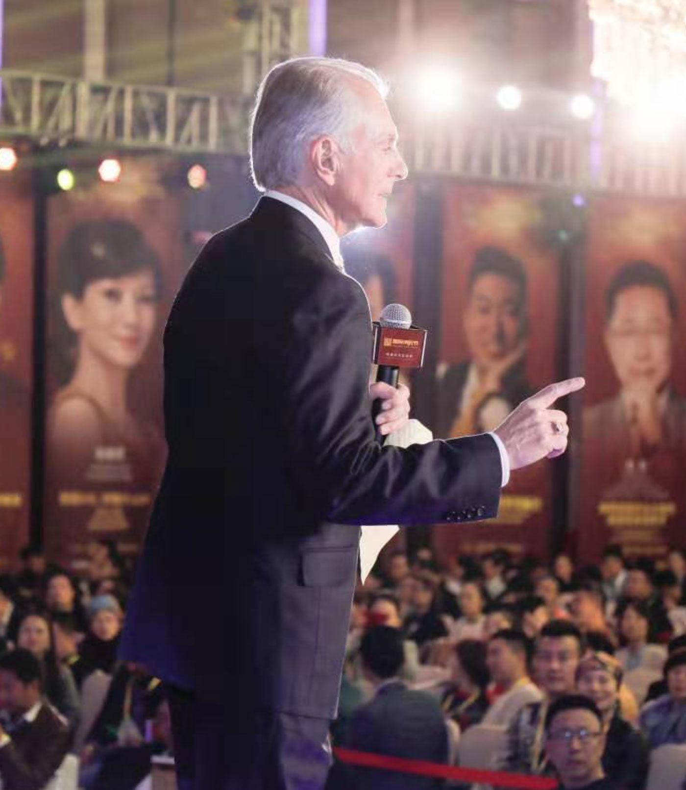 Jim Cathcart addressing a massive Asian conference audience