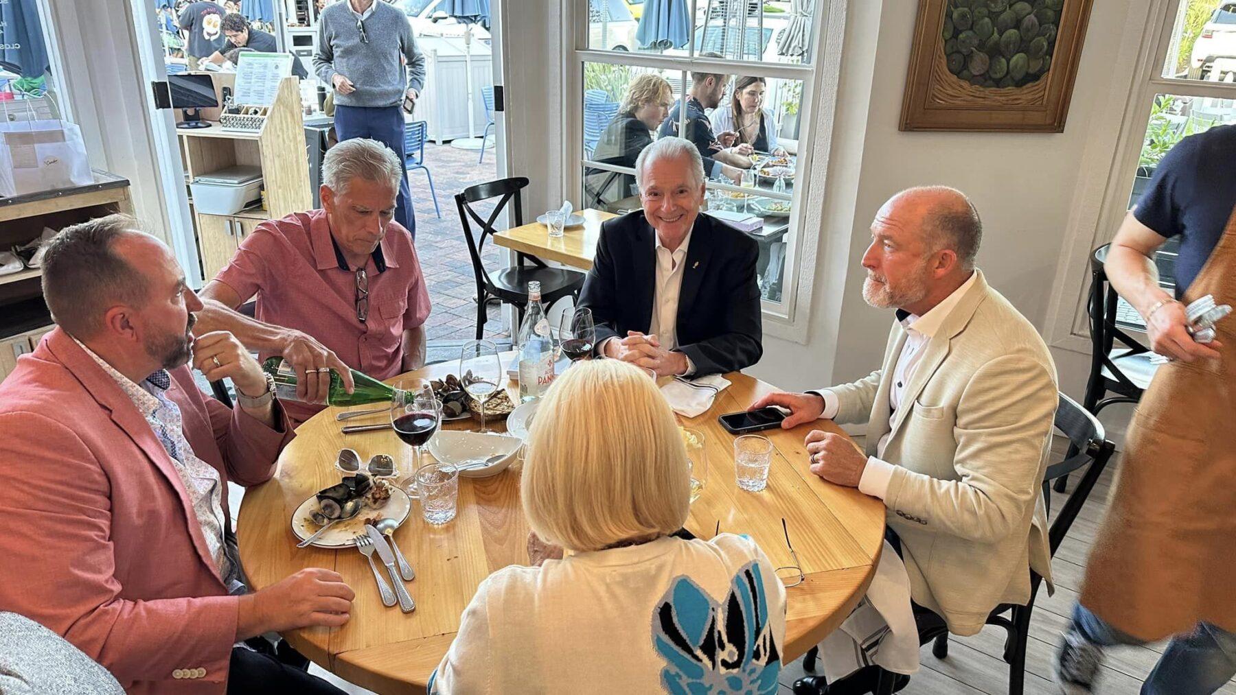 Intimate round-table conversation at the Professional Experts Summit